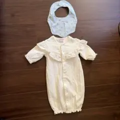 プティマイン 白フリル付きツーウェイ・ドレスオールとスタイ