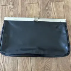 エマニエルウンガロ革製ブラックフラットクラッチバッグ