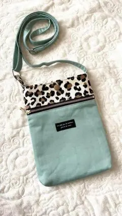 アニマル 豹柄 スマホ ショルダー ポーチ くすみグリーン ハンドメイド 肩掛け