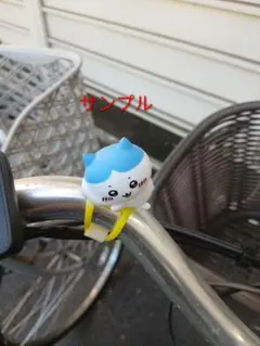 ちいかわ ハチワレ マスコット、自転車 バイクに付けて流行り、目立ち間違いなし