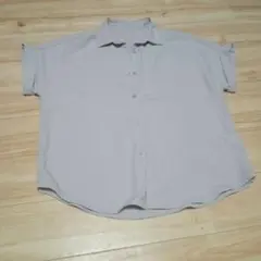 GU 半袖シャツ sサイズベージュ