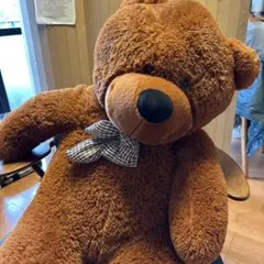 大きなブラウンのクマのぬいぐるみ