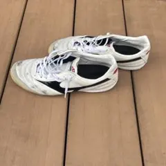 Mizuno フットサルシューズ ホワイト/ブラック/レッド