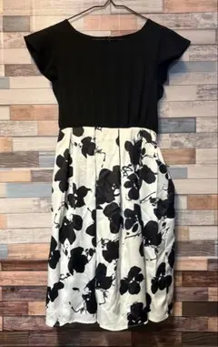 CECIL McBEE黒と白の花柄ワンピース