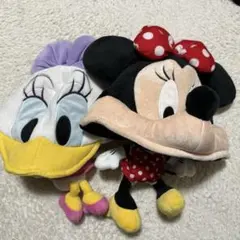 ミニー・マウスとデイジー・ダックのぬいぐるみキャップ