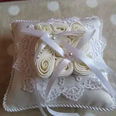 ホワイトリングピロー サテン製４℃箱無し