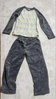 子供　フリースパジャマ