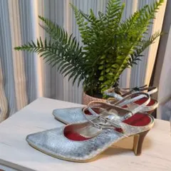 Monet シルバー ストラップ付きパンプス
