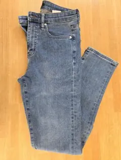 ユニクロ ストレートスキニーデニム ブルー