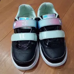 ☆室内のみ使用品☆19㌢NUOVO Girl スニーカー　超軽量　小学校低学年