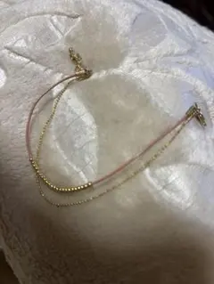 ピンクとゴールドの2連ブレスレット