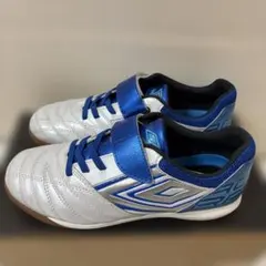 umbro フットサルシューズ シルバー/ブルー　21センチ
