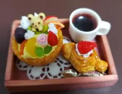 シマエナガ イチゴケーキ風オブジェ 木の実 - メルカリ