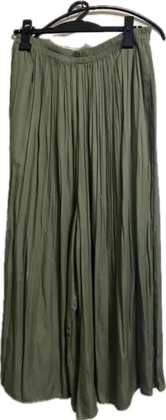 UNIQLO オリーブグリーン ワッシャーサテンギャザーパンツ