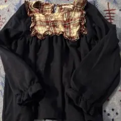 フリル付き黒長袖シャツ　トレーナー生地