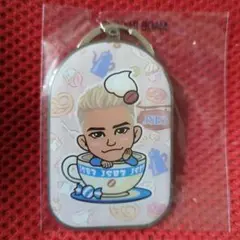 ＥＬＬＹメタルキーホルダー