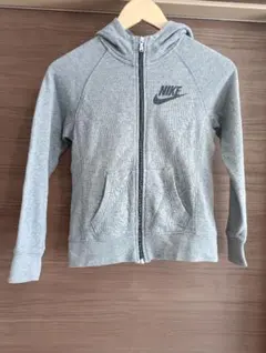 Nike グレー フルジップパーカー 　140㎝