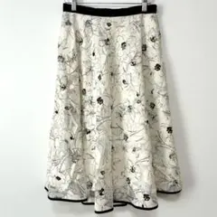 【美品】【TO BE CHIC】 花柄フレアスカート 白 42/XL 【A24】のサムネイル
