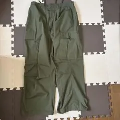 GU スーパーワイド　カーゴパンツ　オリーブ　カーキ　M