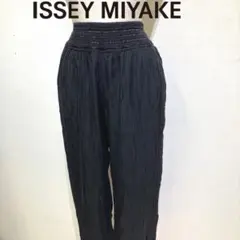 ISSEY MIYAKE 黒 プリーツテーパードパンツ　サイズ9 ウエストゴム