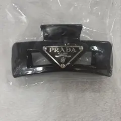 プラダ　ノベルティヘアクリップ
