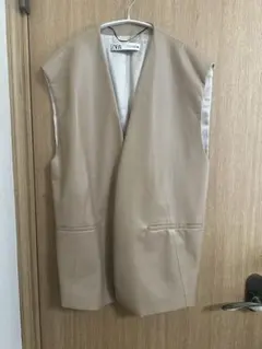 ZARA ベージュ レザー ノーカラーベスト M