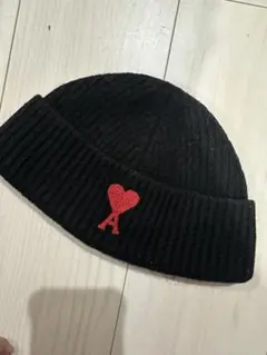 ami paris❤️ベージュ キャップ ハート ロゴ刺繍　黒ロゴ AMI PARISベージュ ハート刺繍キャップ収納袋付き - メルカリ