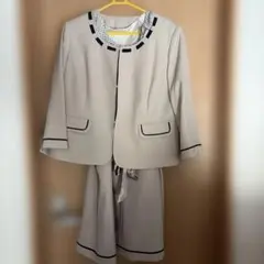 専用　未使用　ベージュ ノーカラー セレモニースーツ