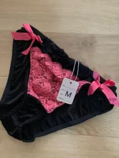 必ずプロフィール拝見　黒とピンクのリボン付きショーツ Mサイズ
