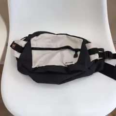 ウエストポーチ