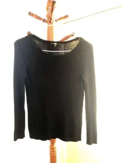 ユニクロ　黒ニット