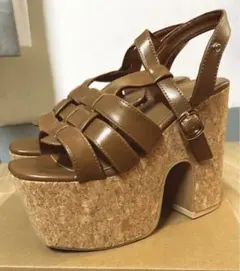 厚底プラットフォームグルカサンダル