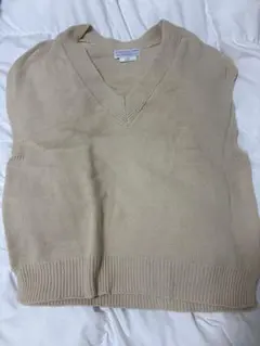 ベージュ Vネック ノースリーブニット