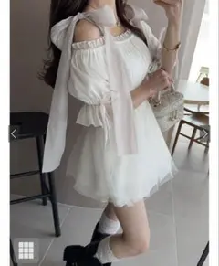 ホワイトオフショルダーリボンミニワンピース