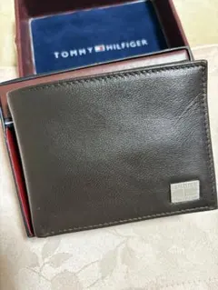 TOMMY HILFIGER ダークブラウン 二つ折り財布