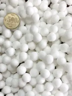 白色ポンポンボール　13mm