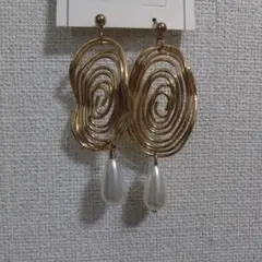 ゴールドスワールデザインピアス