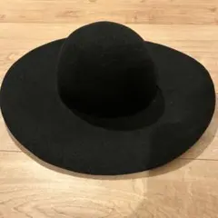 黒のフェルトハット