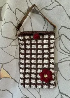 スマホケース　チェック柄　花モチーフ付き