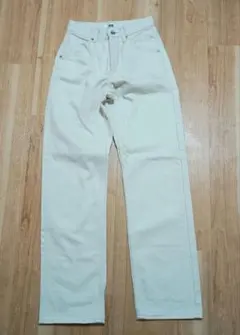 ユニクロU レギュラーフィットストレートハイライズジーンズ　22　オフホワイト