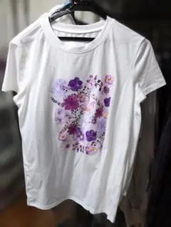 花柄(紫、パープル)プリント 半袖Tシャツ ホワイト