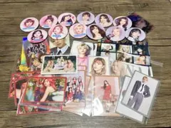 TWICE まとめ売り　カード　シール　缶バッジ　キーホルダー