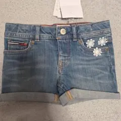 新品未使用。TOMMY HILFIGER デニムハーフパンツ 110cm