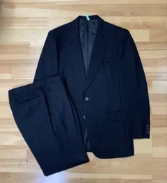 ビジネススーツ　黒〜濃紺ストライプ　秋冬〜冬寄り　A6〜YA6相当？