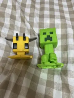 Minecraft クリーパーとビー フィギュアセット　ハッピーセット