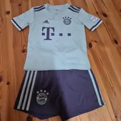 FC バイエルンミュンヘン adidas シャツとショーツセット