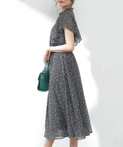 フリルワンピース　クロ　黒　花柄　ハニーズ　L