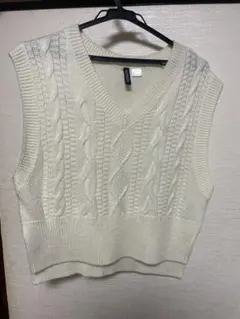 DIVIDED アイボリー Vネック ニットベスト S