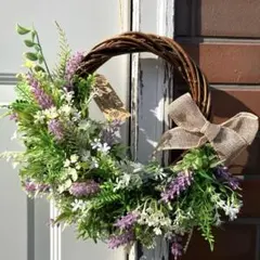 造花 玄関リース 薄紫色のラベンダーともこもこグリーンのハーフリース