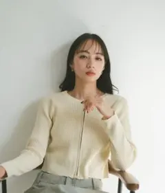 リブ編みクリーム色カーディガン